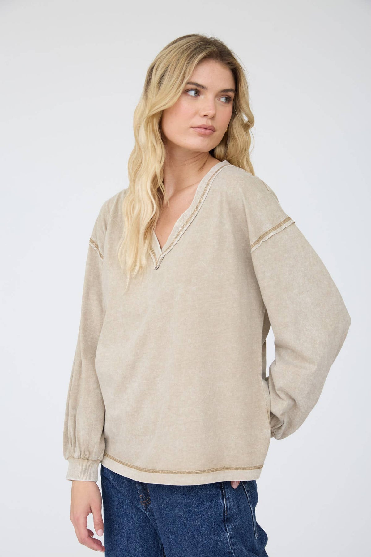 SEAM DETAIL LONG SLEEVE KNIT TOP